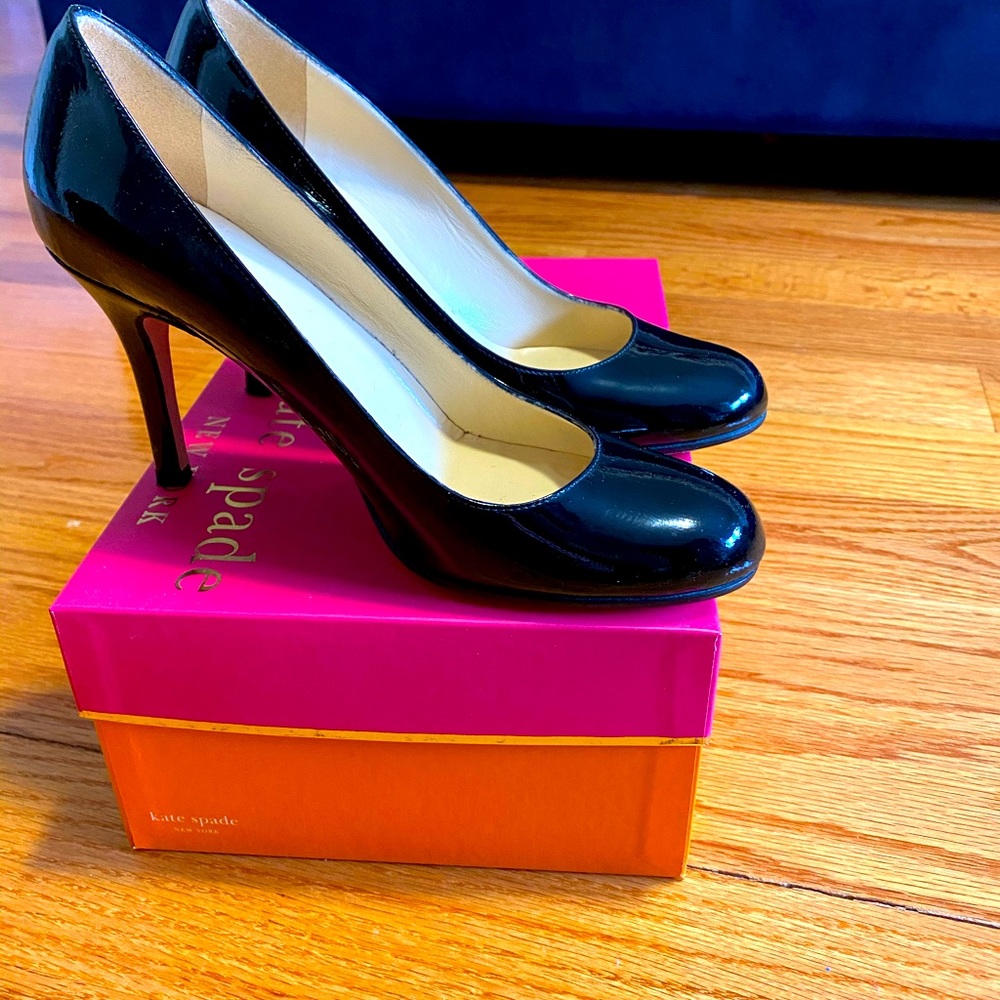 Kate spade Karolina black patent pumps 6.5